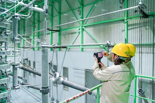 葛南直流输电线路绝缘子和防污闪涂料性能评估