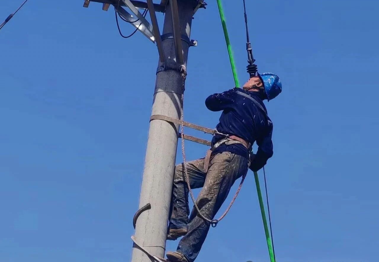 无声护航！杆上“织铠甲”山东鑫合利施工团队力保中高考用电无忧